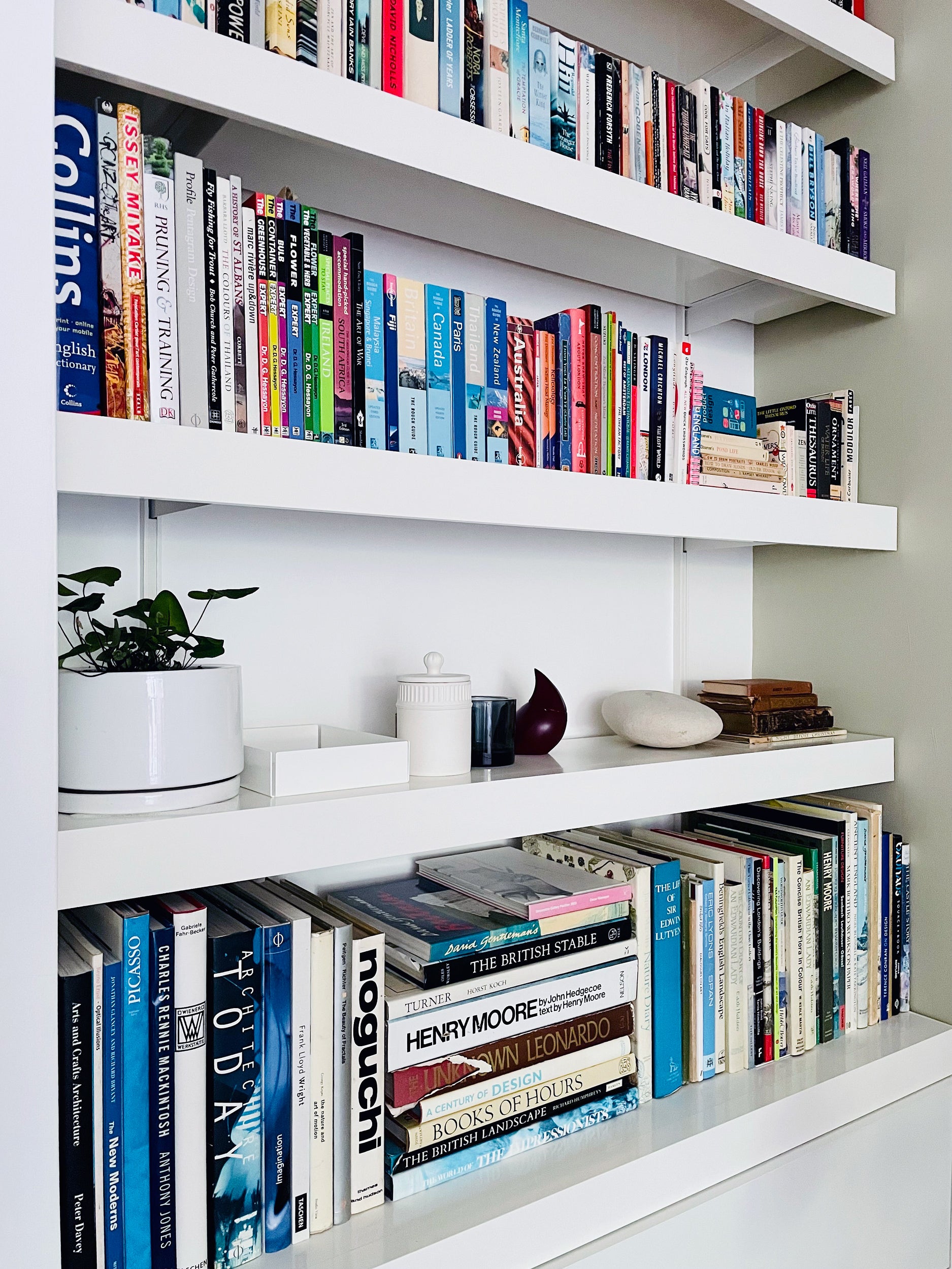 Wall mounted bookshelf deals cabinet